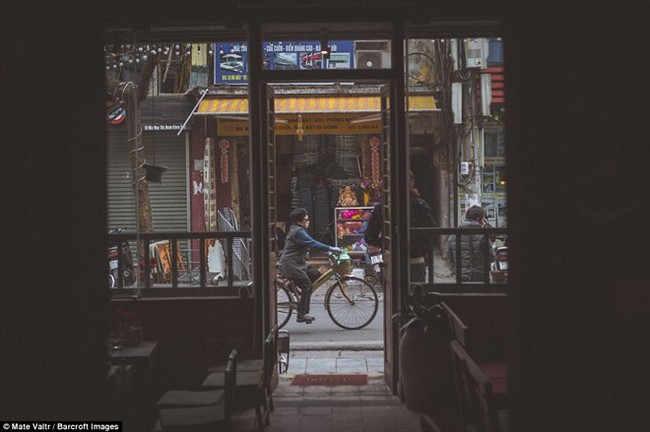 H&agrave; Nội xuất hiện tr&ecirc;n Dailymail với bộ ảnh ấn tượng được chụp bới nhiếp ảnh gia nước ngo&agrave;i  - Ảnh 16.