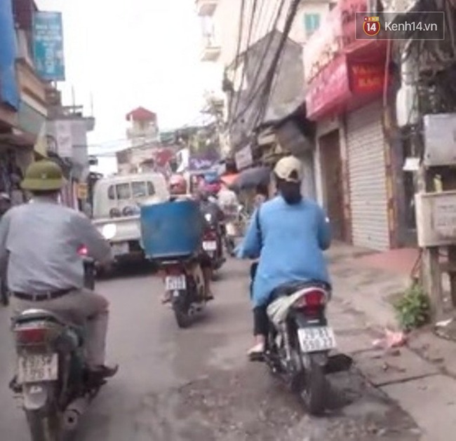 H&agrave; Nội: X&aacute;c minh người đ&agrave;n &ocirc;ng đi xe m&aacute;y chở c&aacute; chết từ hồ Linh Đ&agrave;m đi đ&acirc;u - Ảnh 3.