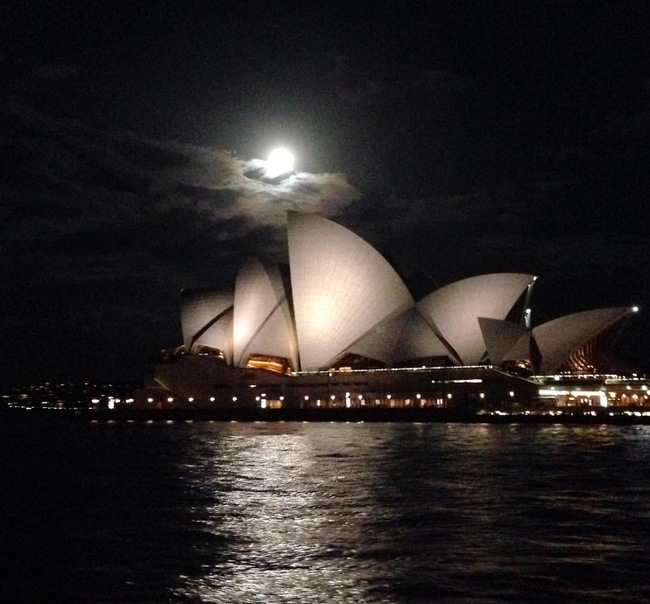 Những hình ảnh siêu trăng đầu tiên trên thế giới tại Úc - Ảnh 2.