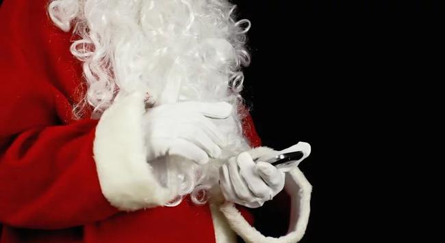 Năm 2016 rồi, &ocirc;ng gi&agrave; Noel thời c&ocirc;ng nghệ l&agrave; phải như thế n&agrave;y - Ảnh 1.