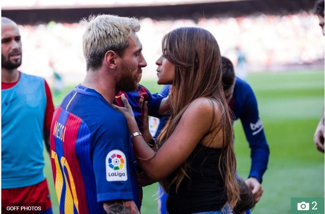 Hoa hậu siêu vòng ba cầu xin Messi đừng block mạng xã hội - Ảnh 1.