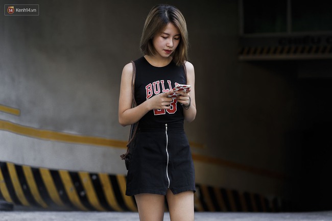 Street style 2 miền tuần qua: Khi trẻ trung, ngọt ng&agrave;o đụng độ sexy, t&aacute;o bạo - Ảnh 13.