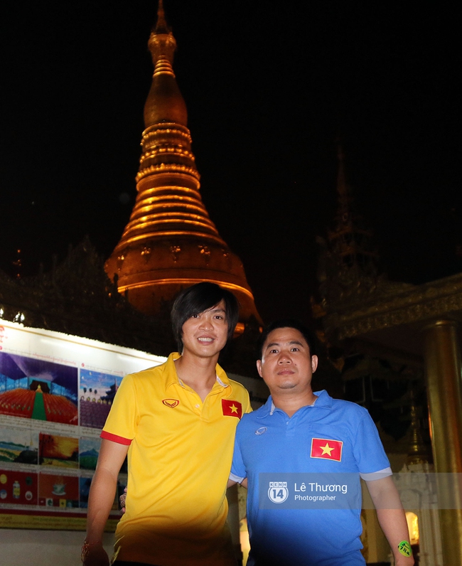 Đội tuyển Việt Nam thăm ngôi chùa dát 90 tấn vàng ròng của Myanmar - Ảnh 8.