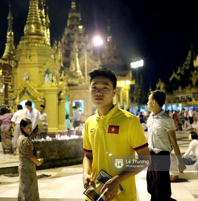 Đội tuyển Việt Nam thăm ngôi chùa dát 90 tấn vàng ròng của Myanmar - Ảnh 3.