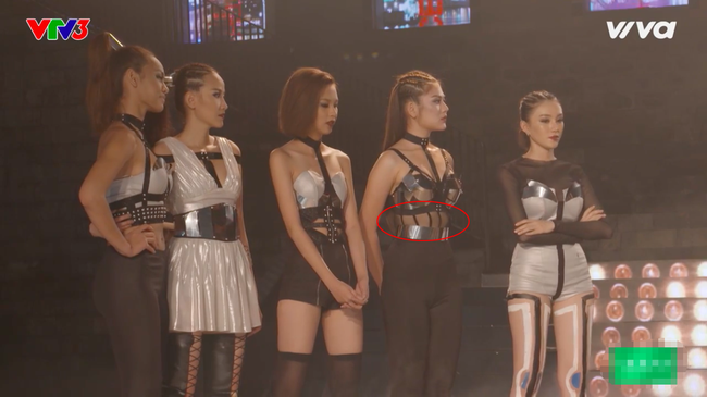 Ch&uacute;ng Huyền Thanh team H&agrave; Hồ lộ ngấn mỡ l&egrave;o ph&egrave;o v&igrave; &aacute;o xuy&ecirc;n thấu - Ảnh 4.