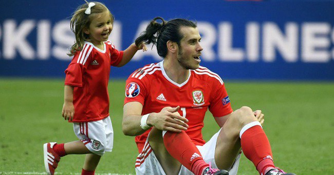 Khoảnh khắc siêu dễ thương của Gareth Bale và cô công chúa nhỏ Alba Violet - Ảnh 13.