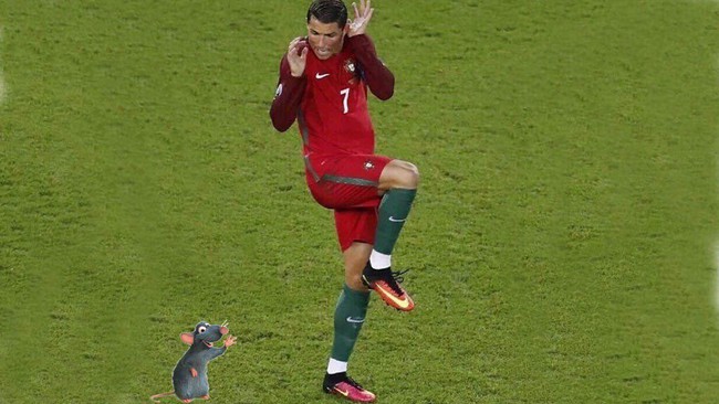 Ảnh chế: Ronaldo uốn éo nhảy nhót cùng dàn vũ nữ nóng bỏng - Ảnh 6.