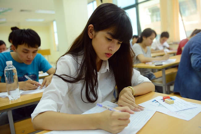 Học sinh các trường THPT chạy nước rút đ&ecirc;̉ chu&acirc;̉n bị cho kì thi ĐH - CĐ 2016 - Ảnh 1.