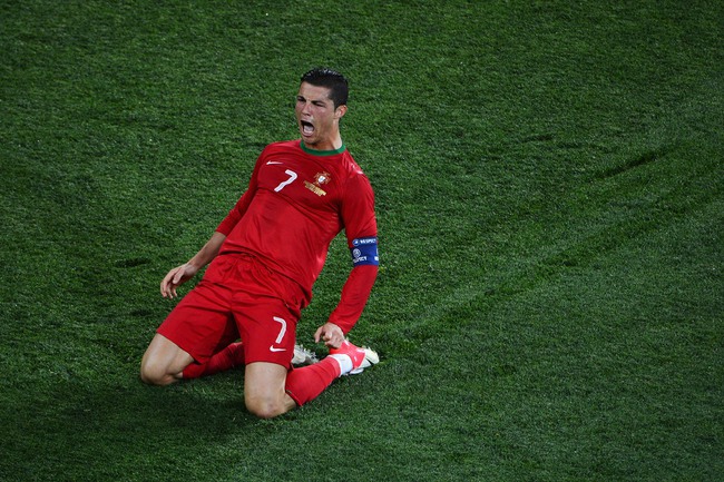 Khám Phá Tiểu Sử Cầu Thủ Cristiano Ronaldo - Hành Trình Từ Thiếu Nhi Đến Huyền Thoại