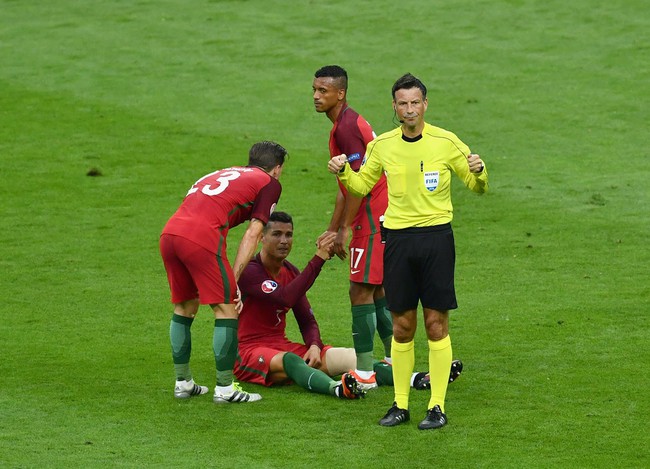 Chùm ảnh: Ronaldo bật khóc, Bồ Đào Nha vỡ òa trong ngày lịch sử - Ảnh 4.