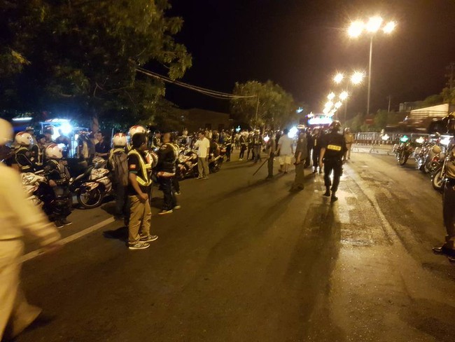 Bắt giữ 17 mô tô đi theo cổ vũ đoàn xe phượt gây náo loạn Đà Nẵng trong đêm - Ảnh 1.