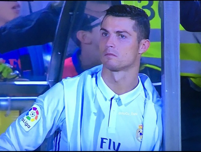 Cay c&uacute; v&igrave; bị thay khỏi s&acirc;n, Ronaldo chửi Zidane l&agrave; thằng ch&oacute; đẻ? - Ảnh 5.