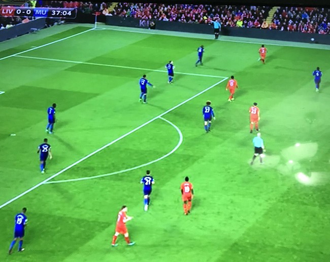 Thương hiệu xe bus Mourinho quả thực danh bất hư truyền - Ảnh 3.