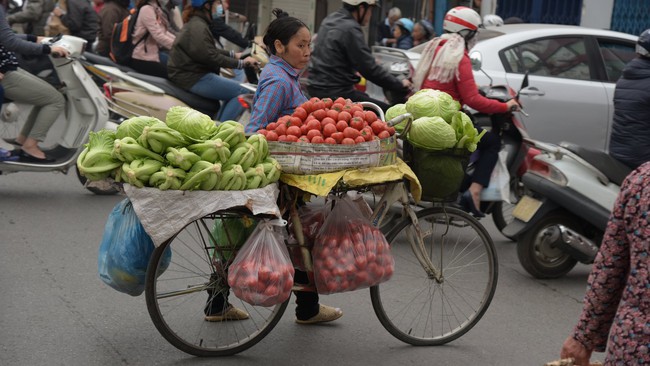 Hà Nội ngạt thở vì ô nhiễm không khí - Ảnh 3.