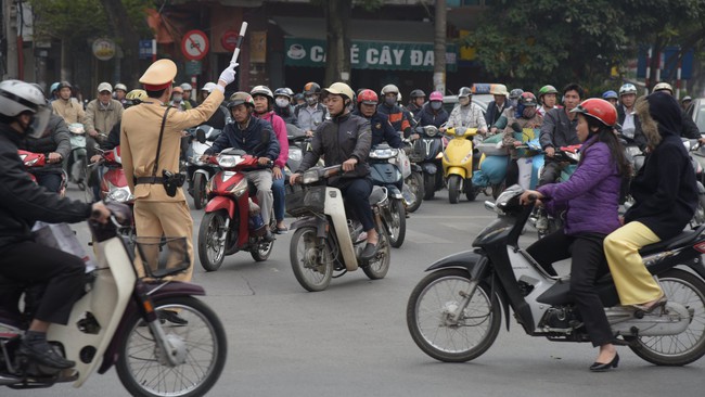 Hà Nội ngạt thở vì ô nhiễm không khí - Ảnh 4.