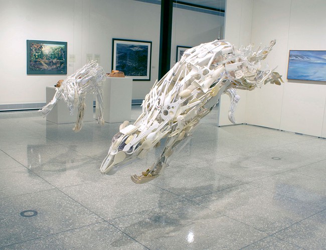 Từ nhựa phế liệu, nghệ sĩ này đã dựng nên mô hình động vật vô cùng tinh xảo - Ảnh 8.