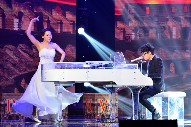 X-Factor: Cô gái lai Hà Hồ - Mỹ Tâm hết ôm Dương Khắc Linh, lại hôn Tùng Dương - Ảnh 9.