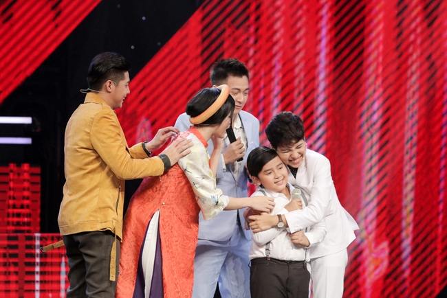 The Voice Kids: Mặc Đông Nhi và Noo tranh giành, cậu bé dân ca vẫn chọn Vũ Cát Tường - Ảnh 5.