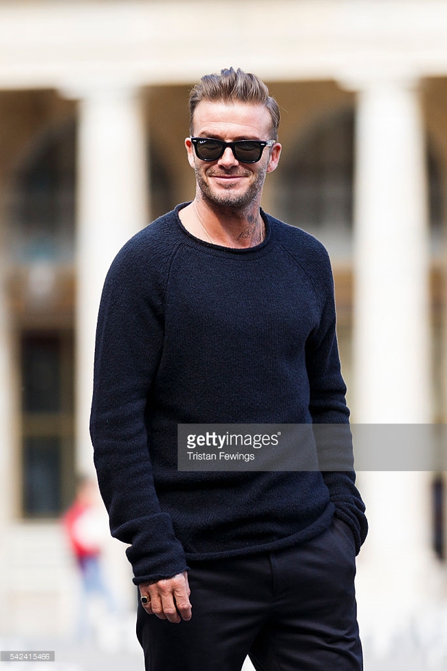 Chẳng cần hoa lá cành, David Beckham vẫn khiến khối cô chết mê tại show Louis Vuitton - Ảnh 2.