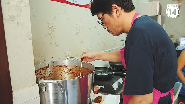 S&agrave;i G&ograve;n: H&agrave;ng m&igrave; &Yacute; chất lượng 5 sao gi&aacute; chỉ 25k của người bếp trưởng bị liệt nửa người - Ảnh 10.