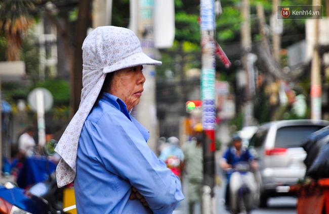 Người phụ nữ v&aacute; xe mang những vết sẹo khủng khiếp v&igrave; bị tạt axit: T&ocirc;i kh&ocirc;ng được nghĩ đến c&aacute;i chết, n&ecirc;n phải sống! - Ảnh 2.