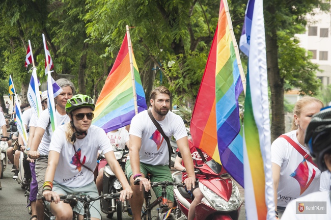 Cộng đồng LGBT Hà Nội tưng bừng đạp xe diễu hành trong ngày hội Viet Pride - Ảnh 6.