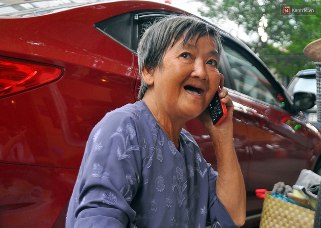 Mỗi ngày, bà cụ 66 tuổi lại lặn lội 20km lên Sài Gòn bán dạo gốm sứ nuôi con cháu... - Ảnh 6.