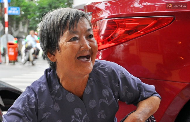 Mỗi ngày, bà cụ 66 tuổi lại lặn lội 20km lên Sài Gòn bán dạo gốm sứ nuôi con cháu... - Ảnh 7.