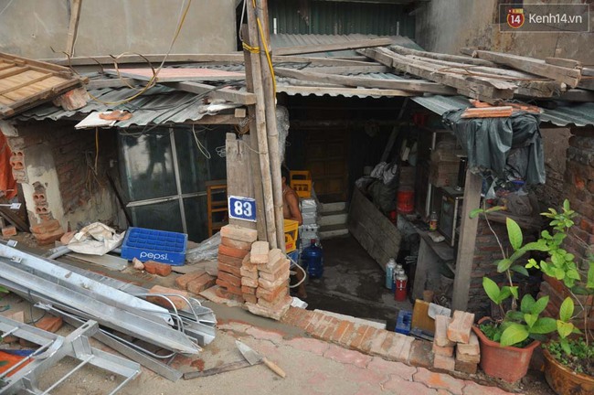 Chuyện lạ: Nh&agrave; biến th&agrave;nh hầm chui tr&ecirc;n đường 2 tỷ đồng/m ở H&agrave; Nội - Ảnh 13.
