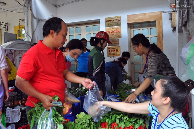 Giữa cơn bão thực phẩm bẩn, người Sài Gòn tìm đến phiên chợ sạch - Ảnh 3.
