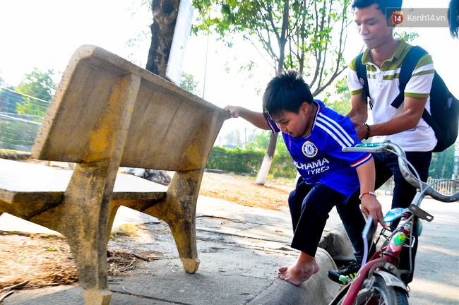Chàng sinh vi&ecirc;n S&agrave;i G&ograve;n cao 80cm, su&ocirc;́t 22 năm đi ch&acirc;n đ&acirc;́t đ&ecirc;́n trường - Ảnh 5.