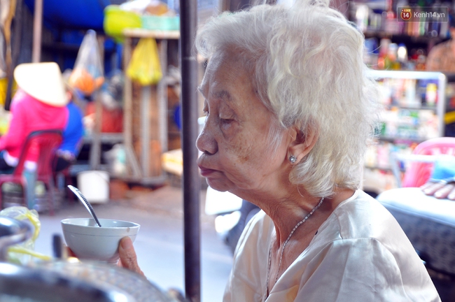 Ch&egrave; ngoại qu&ocirc;́c ở S&agrave;i G&ograve;n hơn 40 năm v&acirc;̃n h&uacute;t hồn biết bao thực kh&aacute;ch - Ảnh 12.