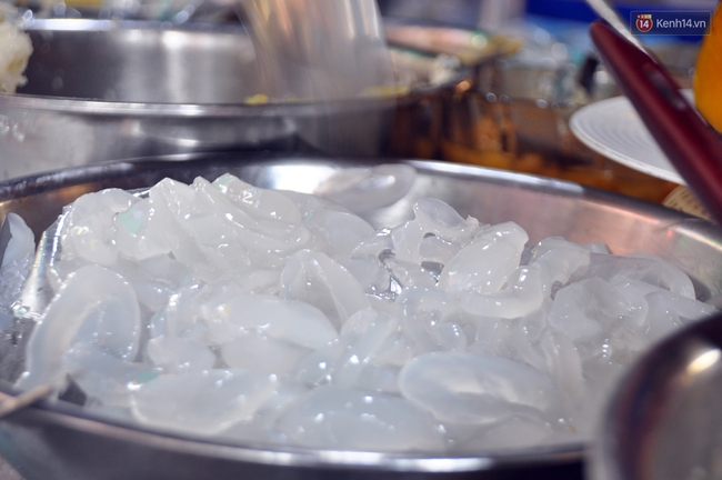 Ch&egrave; ngoại qu&ocirc;́c ở S&agrave;i G&ograve;n hơn 40 năm v&acirc;̃n h&uacute;t hồn biết bao thực kh&aacute;ch - Ảnh 4.