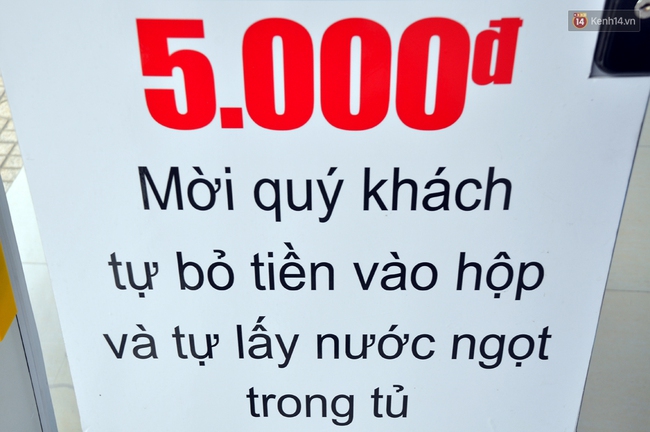 Sài Gòn xuất hiện tủ nước tự phục vụ, đồng giá 5.000 đồng và không cần người thu tiền - Ảnh 3.