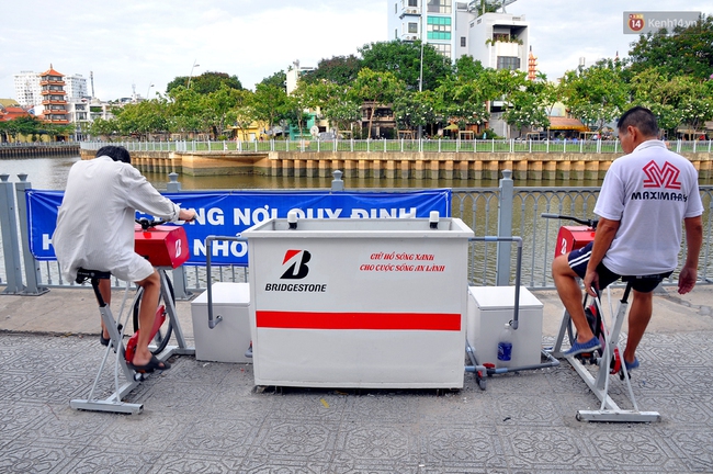 Người Sài Gòn hào hứng với máy tập thể dục kiêm lọc nước làm sạch kênh Nhiêu Lộc - Thị Nghè - Ảnh 2.