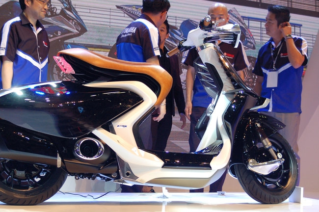 Yamaha vừa giới thiệu mẫu xe tay ga concept cực kỳ kh&aacute;c biệt, thiết kế qu&aacute; sức độc đ&aacute;o - Ảnh 7.