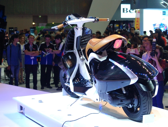Yamaha vừa giới thiệu mẫu xe tay ga concept cực kỳ kh&aacute;c biệt, thiết kế qu&aacute; sức độc đ&aacute;o - Ảnh 6.