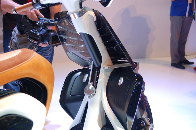 Yamaha vừa giới thiệu mẫu xe tay ga concept cực kỳ kh&aacute;c biệt, thiết kế qu&aacute; sức độc đ&aacute;o - Ảnh 4.