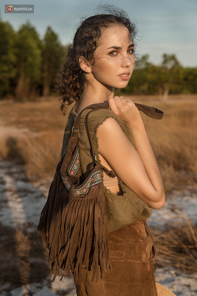 Mặc g&igrave; khi bạn đ&atilde; ch&aacute;n style đơn giản v&agrave; b&aacute;nh b&egrave;o? - Ảnh 9.