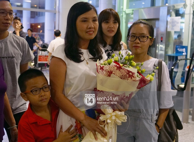 Sau những kỳ tích tại Olympic 2016, người hùng Hoàng Xuân Vinh đã trở về bên gia đình, bên người vợ thân yêu - Ảnh 4.