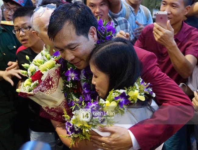 Sau những kỳ tích tại Olympic 2016, người hùng Hoàng Xuân Vinh đã trở về bên gia đình, bên người vợ thân yêu - Ảnh 6.