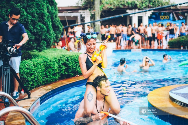 Pool party cuối tuần - Con gái Hà Nội, khi muốn sexy thì cũng sexy hết cỡ! - Ảnh 2.