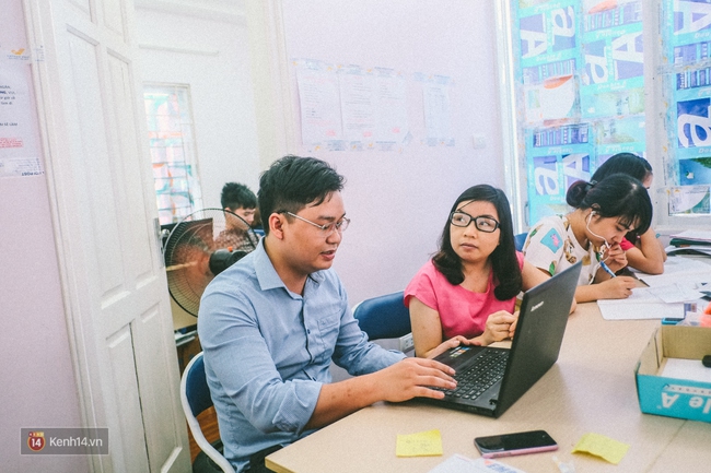 Người phụ nữ m&ugrave; v&agrave; những ng&agrave;y học việc ở Trung t&acirc;m của một &ocirc;ng chủ liệt hai ch&acirc;n - Ảnh 7.