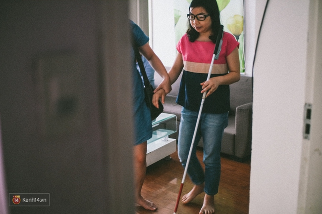 Người phụ nữ m&ugrave; v&agrave; những ng&agrave;y học việc ở Trung t&acirc;m của một &ocirc;ng chủ liệt hai ch&acirc;n - Ảnh 9.