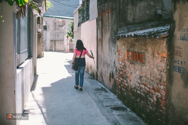 Người phụ nữ m&ugrave; v&agrave; những ng&agrave;y học việc ở Trung t&acirc;m của một &ocirc;ng chủ liệt hai ch&acirc;n - Ảnh 12.