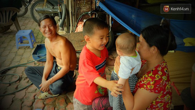 Mái ấm hạnh phúc của anh sửa xe và cô thợ may trong túp lều ở vỉa hè Sài Gòn - Ảnh 19.