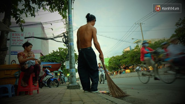 Mái ấm hạnh phúc của anh sửa xe và cô thợ may trong túp lều ở vỉa hè Sài Gòn - Ảnh 14.