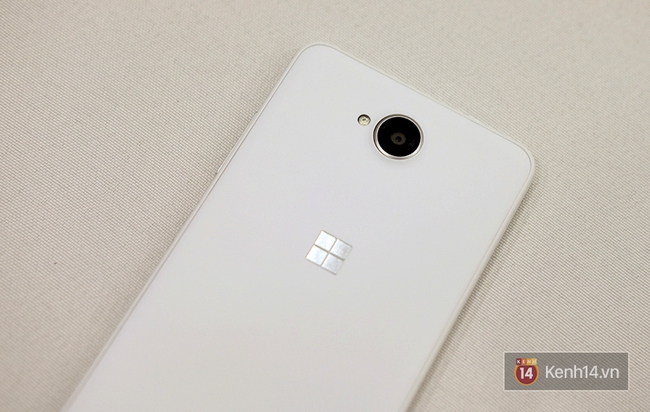 Đ&acirc;y l&agrave; c&uacute; đấm gi&aacute; 4 triệu của Microsoft nhắm thẳng smartphone Android tầm trung - Ảnh 12.