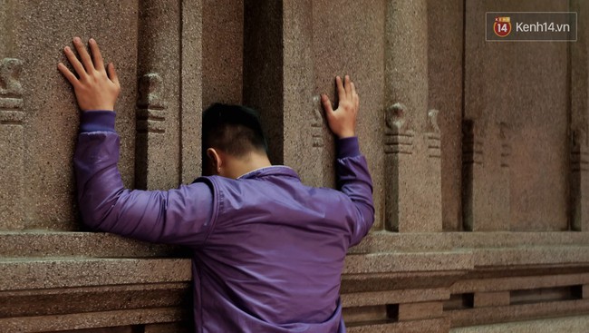 Úp mặt trò chuyện với tường đá trong ngôi đền Ấn giáo trăm năm tuổi ở Sài Gòn - Ảnh 11.