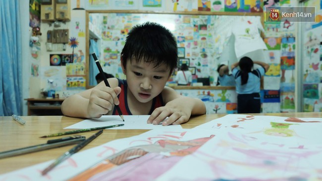 Gặp người đứng sau những bức tranh sắc màu trong ngõ hẻm Sài Gòn: nữ giáo viên dạy vẽ cho trẻ tự kỷ - Ảnh 9.